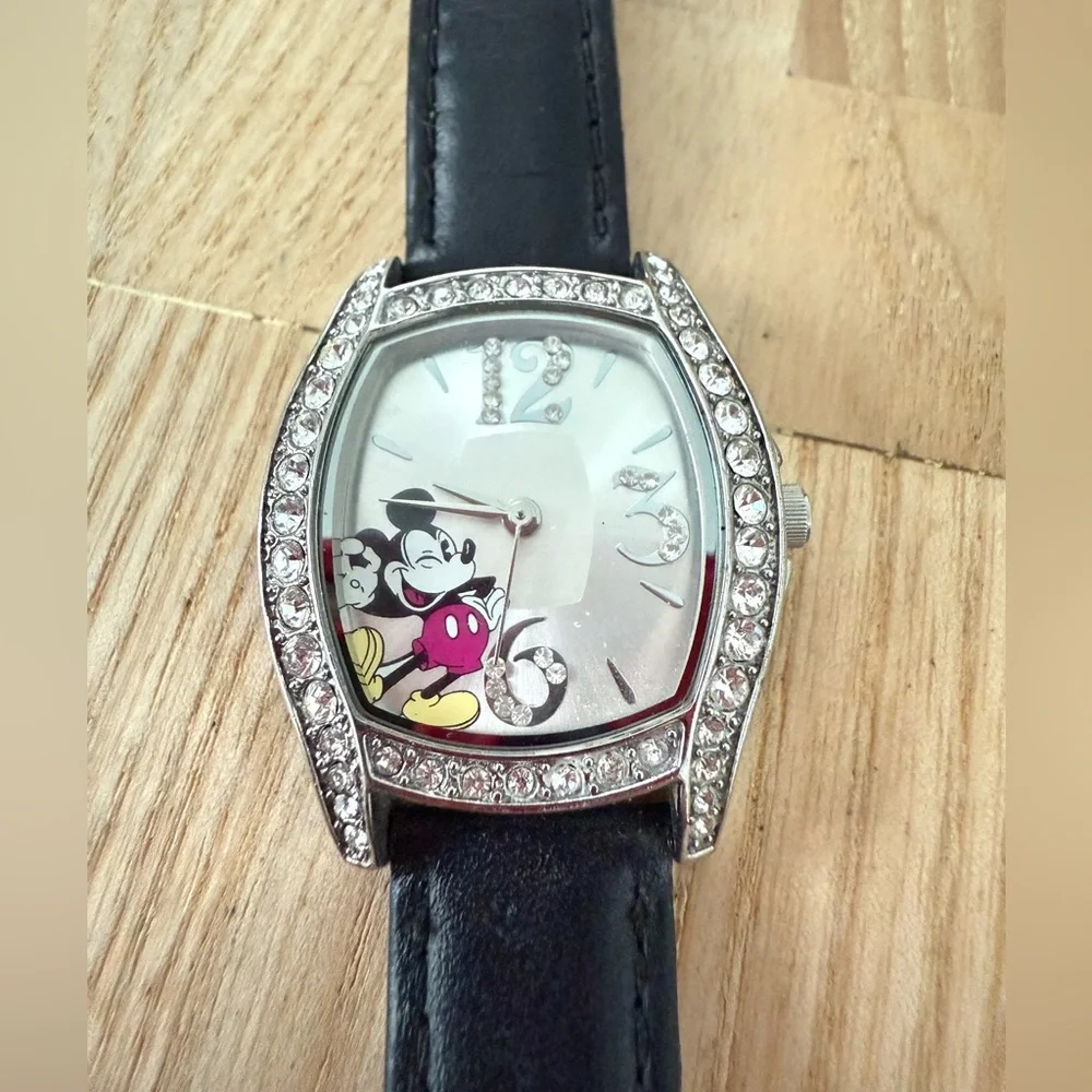 Disney SII Seiko ladies silver tone Mickey Mouse crystal watch NEW BATTERY